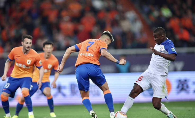 FM2012中超赛场藏龙卧虎，攻击尖刀球员表现抢眼