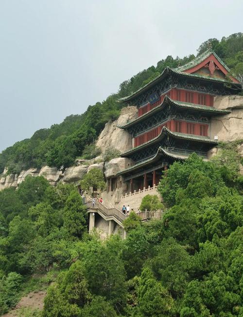 探秘天龙：领略独特自然景色、历史积淀与民间习俗的奇幻之地