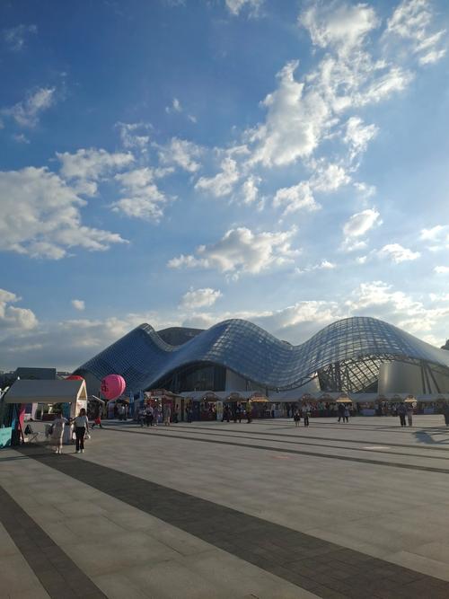 狮子拱门：探索热闹集市与历史气息交织的冒险胜地